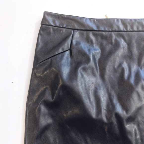 ❌SOLD❌DYNAMITE Vegan Leather Skirt - Picture 4 of 8